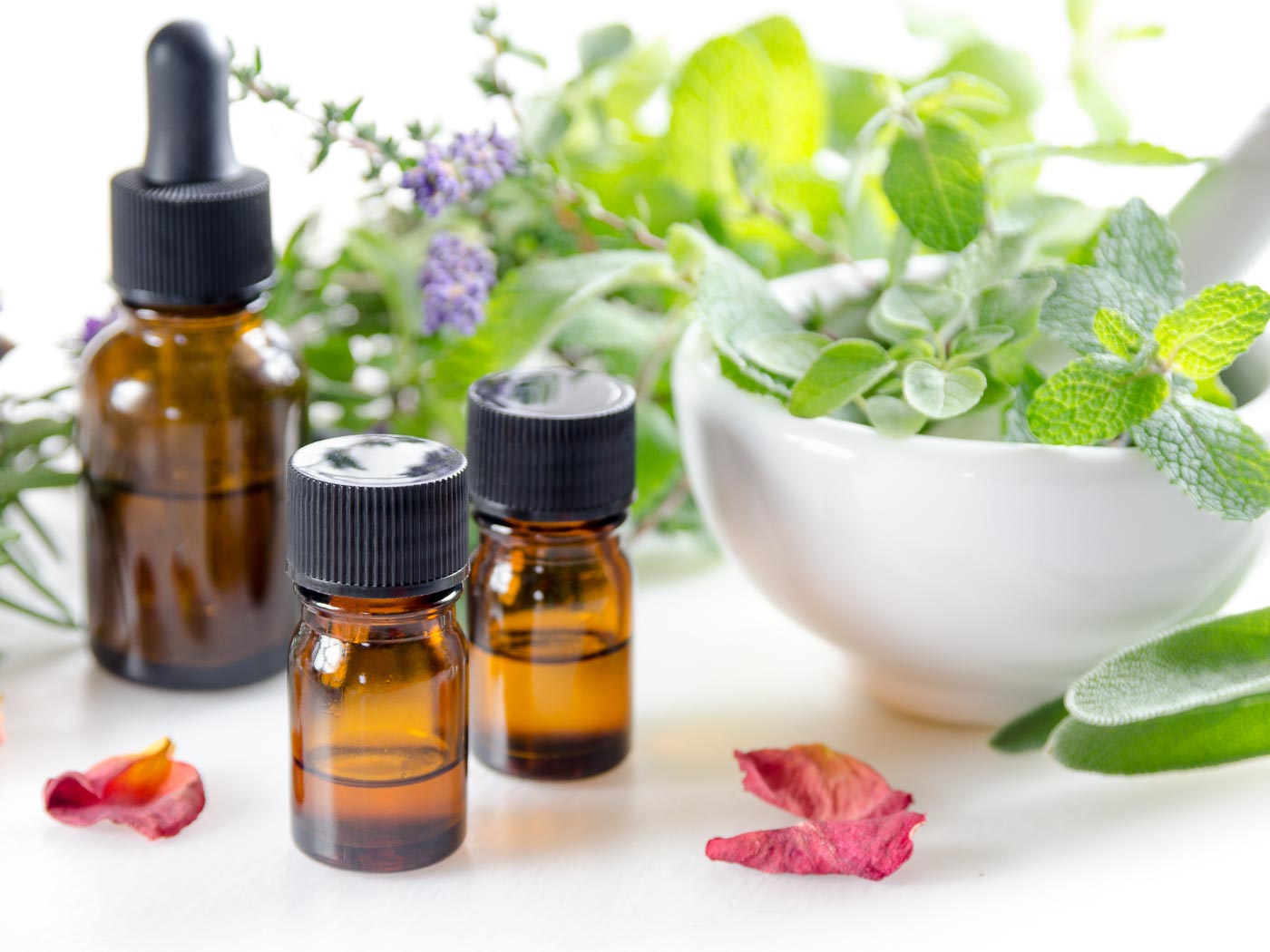 alternative therapy with herbs and essential oils - Bliibgsund.